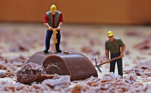 ブロンソンは穴を掘る、脇目もふらずに掘る。データマイニングは何を掘る？